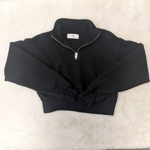 Aritzia - TNA "warm up crop" black sweater - xs